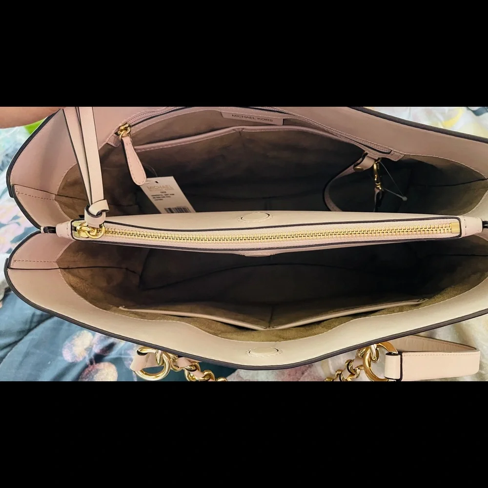 Michael kors bags, brand new and from a smoke free. - Picture 4 of 5
